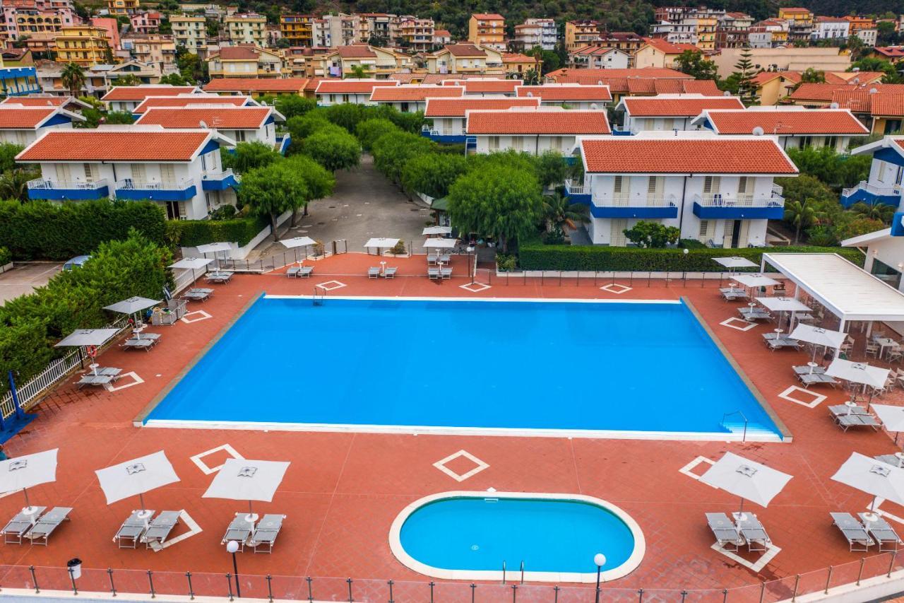Riviera Del Sole Hotel Resort Spa Піраїно Екстер'єр фото