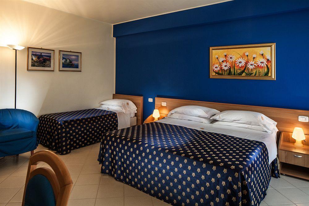 Riviera Del Sole Hotel Resort Spa Піраїно Екстер'єр фото