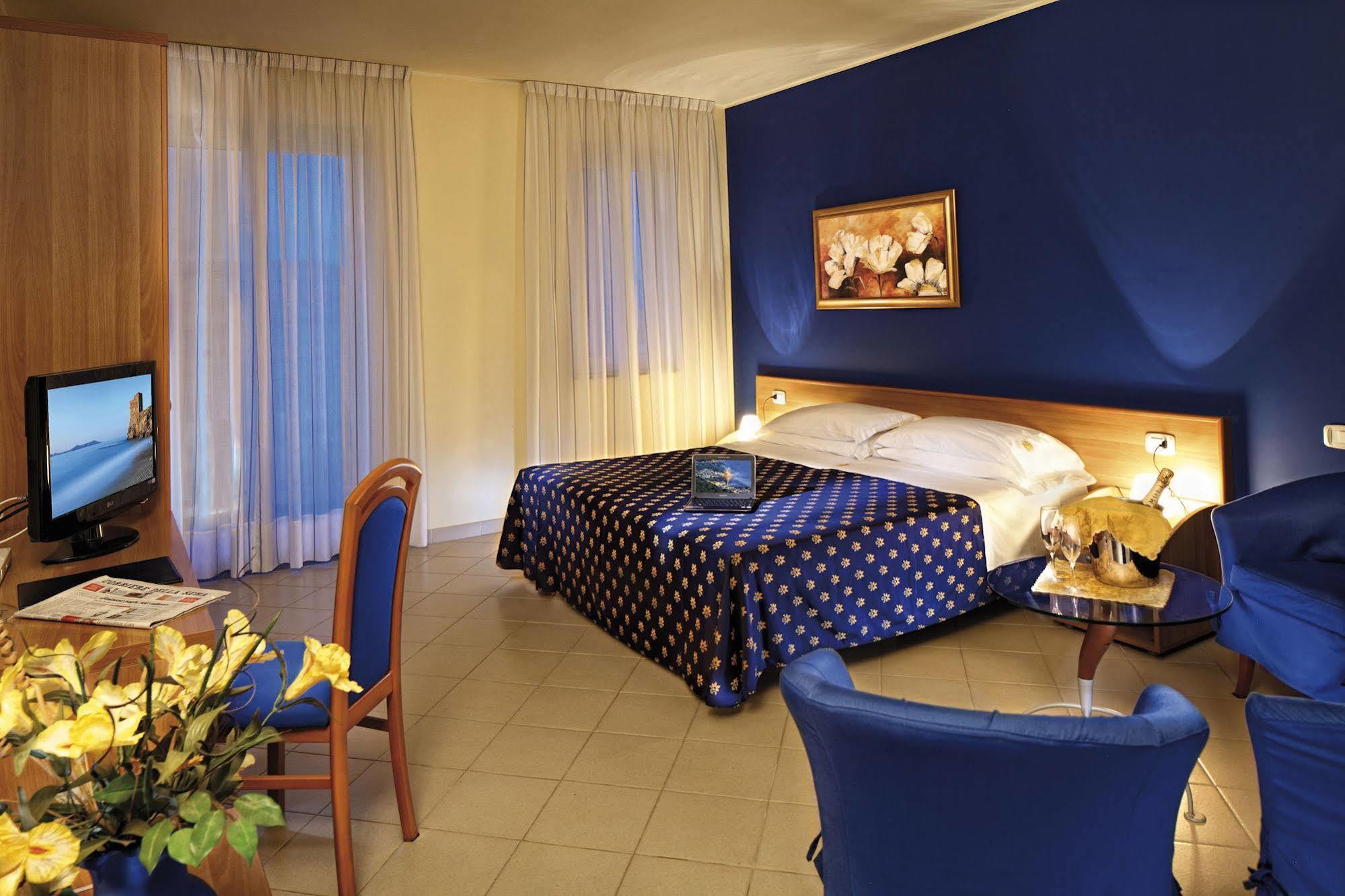 Riviera Del Sole Hotel Resort Spa Піраїно Екстер'єр фото