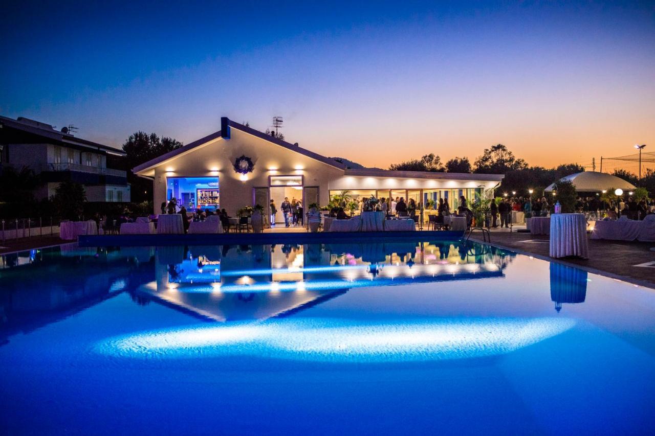 Riviera Del Sole Hotel Resort Spa Піраїно Екстер'єр фото